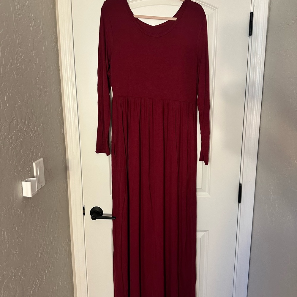 Elegant Burgundy Long Sleeve Dress